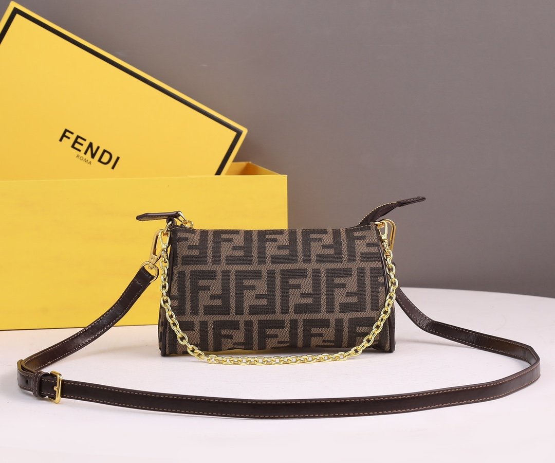 wsxc1742844904136_0.jpg FENDI - 图片 1